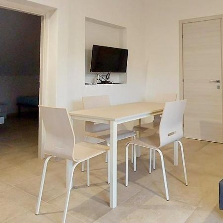 Appartamento bilocale 3 posti vicino al centro San Teodoro  Esterno foto