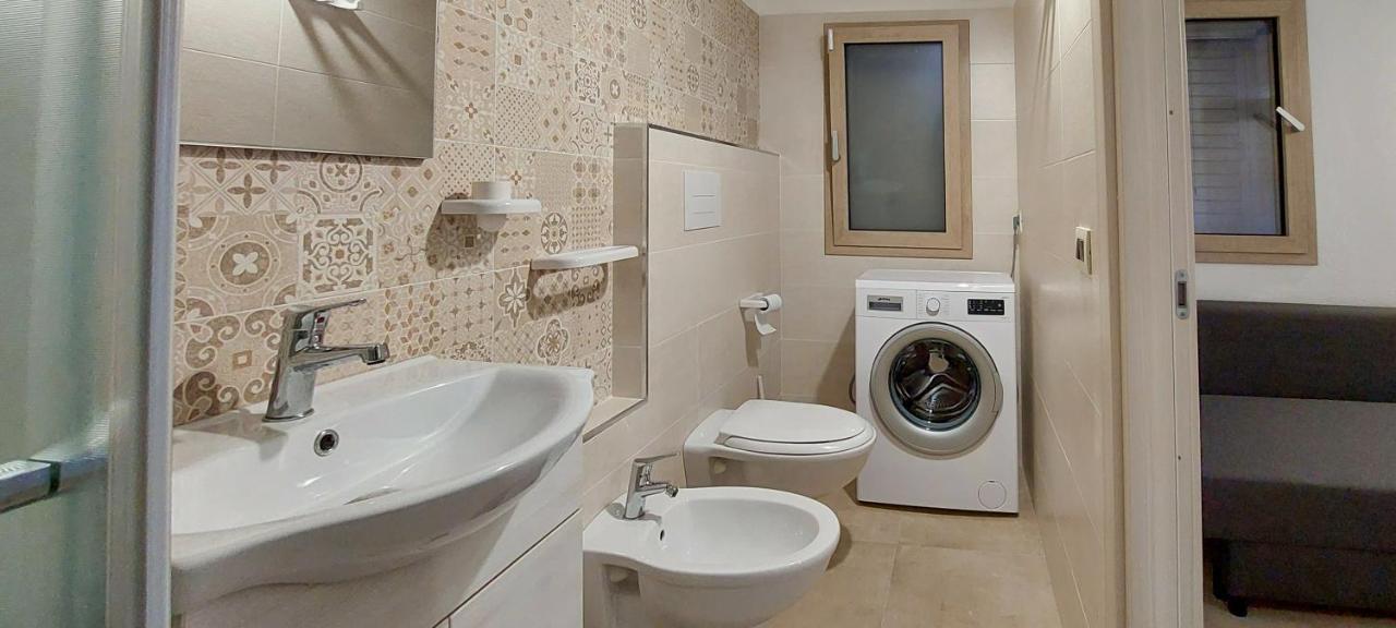 Appartamento bilocale 3 posti vicino al centro San Teodoro  Esterno foto
